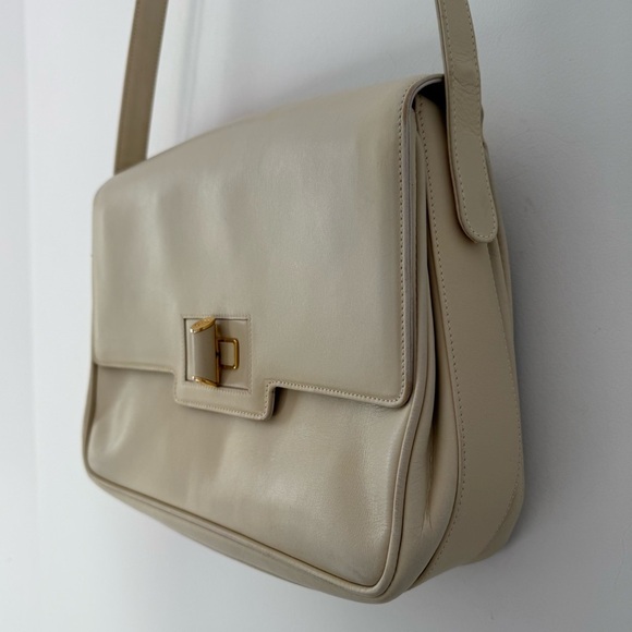 Vintage Gucci cream beige leather shoulder bag with gold GG turnlock closure - Picture 4 of 16